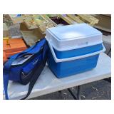Rubbermaid® Cooler with Arctic Zone Cooler Bag
