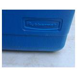 Rubbermaid® Cooler with Arctic Zone Cooler Bag