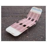 Fold-Up Lounger (Pink/White)