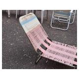 Fold-Up Lounger (Pink/White)