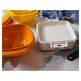 Lot of (8+) Assorted Plastic Dishwares, Storage Bowls with Lids