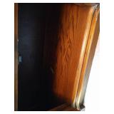 Gorgeous Oak China Hutch (NO CONTENTS) Gorgeous Oak China Hutch (NO CONTENTS)