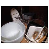 Mixing Lot: Hand Mixers, Bowls & Measuring Cups