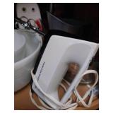 Mixing Lot: Hand Mixers, Bowls & Measuring Cups