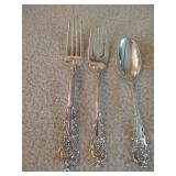 (1) 5-Piece Setting of Wallace Sir Christopher Sterling Flatware (1) 5-Piece Setting of Wallace Sir Christopher Sterling Flatware