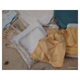 Table Linens: Placemats, Napkins Table Linens: Placemats, Napkins