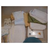 Table Linens: Placemats, Napkins Table Linens: Placemats, Napkins