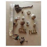 Small Treasure Hunt of Vintage Pins & Buttons Small Treasure Hunt of Vintage Pins & Buttons