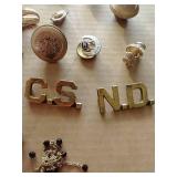 Small Treasure Hunt of Vintage Pins & Buttons Small Treasure Hunt of Vintage Pins & Buttons