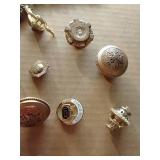 Small Treasure Hunt of Vintage Pins & Buttons Small Treasure Hunt of Vintage Pins & Buttons