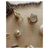 Small Treasure Hunt of Vintage Pins & Buttons Small Treasure Hunt of Vintage Pins & Buttons