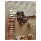 Small Treasure Hunt of Vintage Pins & Buttons Small Treasure Hunt of Vintage Pins & Buttons