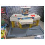 (F-3) Vintage Fisher-Price Airport ... (F-3) Vintage Fisher-Price Airport ...