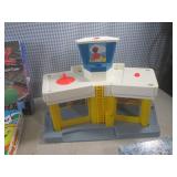 (F-3) Vintage Fisher-Price Airport ... (F-3) Vintage Fisher-Price Airport ...