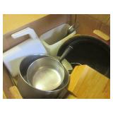 (BR1) Large Box Full of Misc Kitche... (BR1) Large Box Full of Misc Kitche...