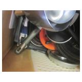 (BR1) Large Box Full of Misc Kitche... (BR1) Large Box Full of Misc Kitche...