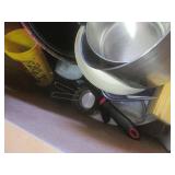 (BR1) Large Box Full of Misc Kitche... (BR1) Large Box Full of Misc Kitche...
