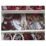 (CSB) Vintage Jewelry Box Full of A... (CSB) Vintage Jewelry Box Full of A...