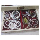 (CSB) Vintage Jewelry Box Full of A... (CSB) Vintage Jewelry Box Full of A...