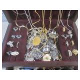 (CSB) Vintage Jewelry Box Full of A... (CSB) Vintage Jewelry Box Full of A...