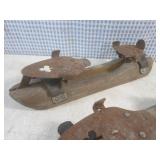 (CS) Pair of Antique Ice Skates wit... (CS) Pair of Antique Ice Skates wit...