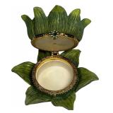 Vintage 1999 May Lily of the Valley Flower Trinket Box ** Vintage 1999 May Lily of the Valley Flower Trinket Box **