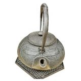 Nambu Tekki Tetsubin // Traditional Japanese Cast Iron Teapot/Kettle Nambu Tekki Tetsubin // Traditional Japanese Cast Iron Teapot/Kettle