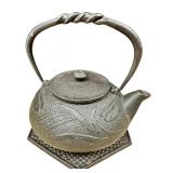 Nambu Tekki Tetsubin // Traditional Japanese Cast Iron Teapot/Kettle Nambu Tekki Tetsubin // Traditional Japanese Cast Iron Teapot/Kettle