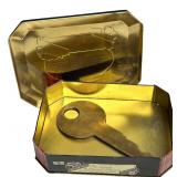 Vintage Royal Edinburgh Luxury Shortbread Collection Tin with Brass Key Vintage Royal Edinburgh Luxury Shortbread Collection Tin with Brass Key