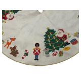 Vintage Christmas tree skirt Vintage Christmas tree skirt