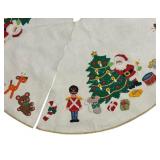 Vintage Christmas tree skirt Vintage Christmas tree skirt