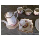 Flower Patterned Tea Set & Fruit Bowl Flower Patterned Tea Set & Fruit Bowl
