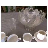 Flower Patterned Tea Set & Fruit Bowl Flower Patterned Tea Set & Fruit Bowl