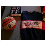 Twins Lunch Box & 87 World Series Sweatshirt Twins Lunch Box & 87 World Series Sweatshirt