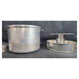 Vintage Aluminum Steamer Pot and Cake Pan Set Vintage Aluminum Steamer Pot and Cake Pan Set