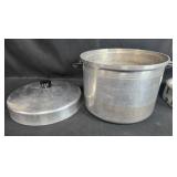 Vintage Aluminum Steamer Pot and Cake Pan Set Vintage Aluminum Steamer Pot and Cake Pan Set