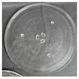 Collection of Bakeware and Decorative Plates Including Muffin Pans, Loaf Pans, Pizza Pan, and Fruit Plate Collection of Bakeware and Decorative Plates Including Muffin Pans, Loaf Pans, Pizza Pan, and Fruit Plate