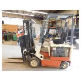 1997 Nissan E3000 Electric 36 Volt Forklift - For Repair 1997 Nissan E3000 Electric 36 Volt Forklift - For Repair