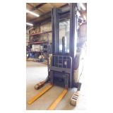2000 Crown RR5020-35 Electric Stand Up Reach Forklift 2000 Crown RR5020-35 Electric Stand Up Reach Forklift