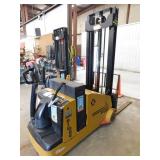2015 Big Joe CB-22-128 Counterbalance Stacker - For Repair 2015 Big Joe CB-22-128 Counterbalance Stacker - For Repair
