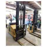 2015 Big Joe CB-22-128 Counterbalance Stacker - For Repair 2015 Big Joe CB-22-128 Counterbalance Stacker - For Repair