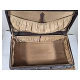 Lot of 2 Vintage Suitcases Lot of 2 Vintage Suitcases
