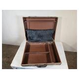 Lot of 2 Vintage Suitcases Lot of 2 Vintage Suitcases