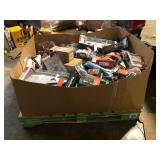 Gaylord of Assorted Locks and Handles Various Models and Conditions  Customer Returns See Pictures Gaylord of Assorted Locks and Handles Various Models and Conditions  Customer Returns See Pictures