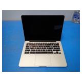 Apple MacBook Pro 12,1 A1502 // INTEL CORE I7-5557U 1.1 Ghz // 16GB DDR3 RAM // 500GB HD // 13.3" screen with 2560 x 1600 Resolution // Includes IOS and power adapter // green spots on the screen