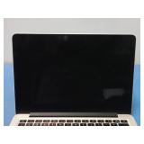 Apple MacBook Pro 12,1 A1502 // INTEL CORE I7-5557U 1.1 Ghz // 16GB DDR3 RAM // 500GB HD // 13.3" screen with 2560 x 1600 Resolution // Includes IOS and power adapter // green spots on the screen