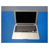 Apple MacBook Air 7,1 A1465 // INTEL CORE I5-5250U 0.5 Ghz // 4GB DDR3 RAM // 251GB HD // 11.6" screen with 1366 x 768 Resolution // Includes IOS and power adapter