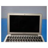 Apple MacBook Air 7,1 A1465 // INTEL CORE I5-5250U 0.5 Ghz // 4GB DDR3 RAM // 251GB HD // 11.6" screen with 1366 x 768 Resolution // Includes IOS and power adapter