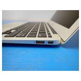 Apple MacBook Air 7,1 A1465 // INTEL CORE I5-5250U 0.5 Ghz // 4GB DDR3 RAM // 251GB HD // 11.6" screen with 1366 x 768 Resolution // Includes IOS and power adapter