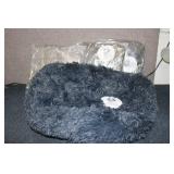 4 VIVAGLORY ROUND DARK GREY DOG BED...